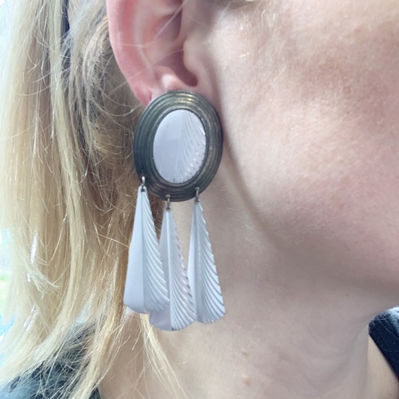Vintage white enamel concho boho statement earrings with dangling fringe - Picture 2 of 10
